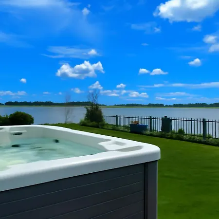 14p 7b Family With Dock Jacuzzi *