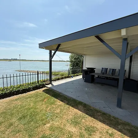 14p 7b Family With Dock Jacuzzi *