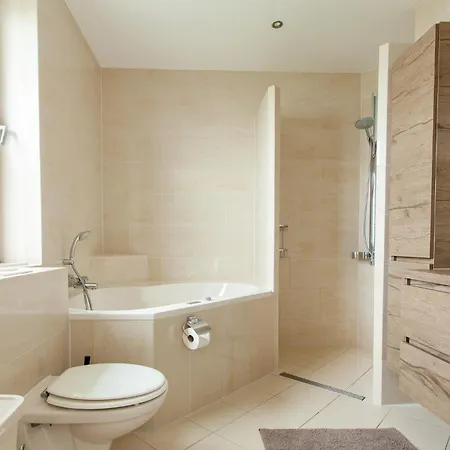 14p 7b Family With Dock Jacuzzi Villa