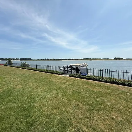 Haven: Luxe With Pool Jacuzzi Villa Vuren