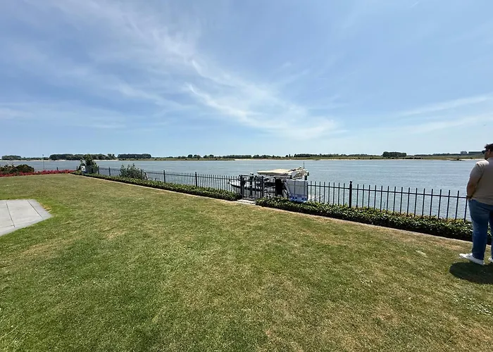 Haven: Luxe With Pool Jacuzzi Villa Vuren