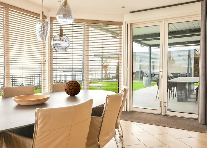 Villa Haven: Luxe With Pool Jacuzzi Vuren