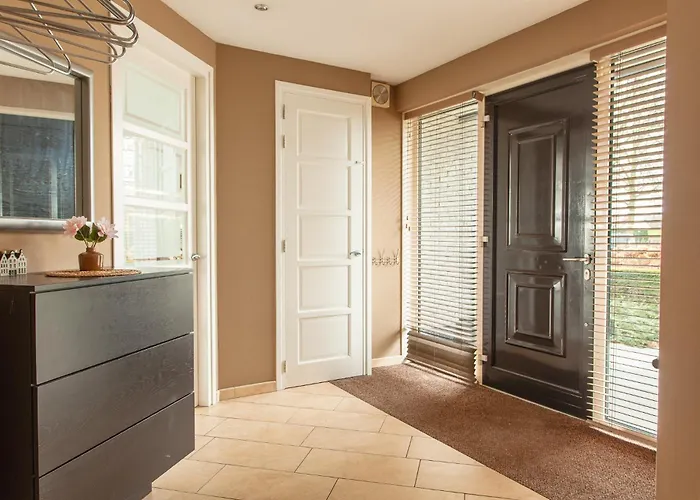 Haven: Luxe With Pool Jacuzzi Vuren