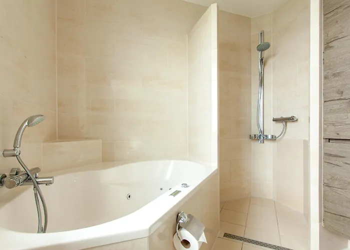 Villa Haven: Luxe With Pool Jacuzzi