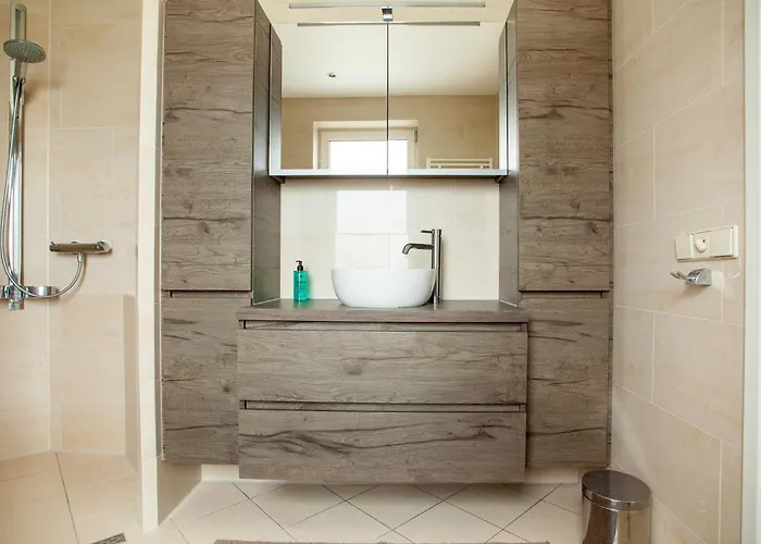 Haven: Luxe With Pool Jacuzzi Villa Vuren