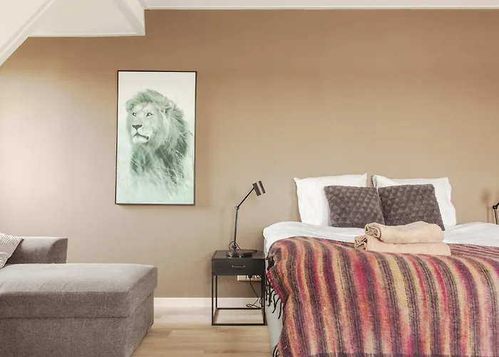 Villa Haven: Luxe With Pool Jacuzzi Vuren