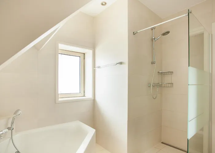 Haven: Luxe With Pool Jacuzzi Vuren