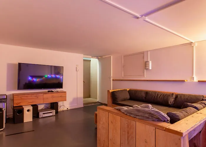 Villa Haven: Luxe With Pool Jacuzzi Vuren