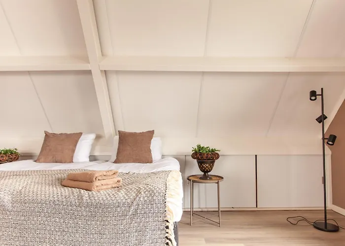 Haven: Luxe With Pool Jacuzzi Villa Vuren